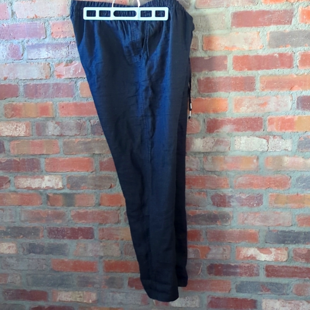 Black linen pants.